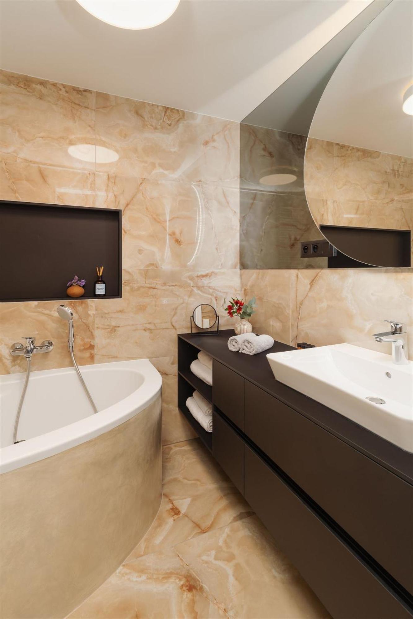 Luxury Sunny - Garage Parking, Metro, Balcony, Ps5 With Games Appartement *