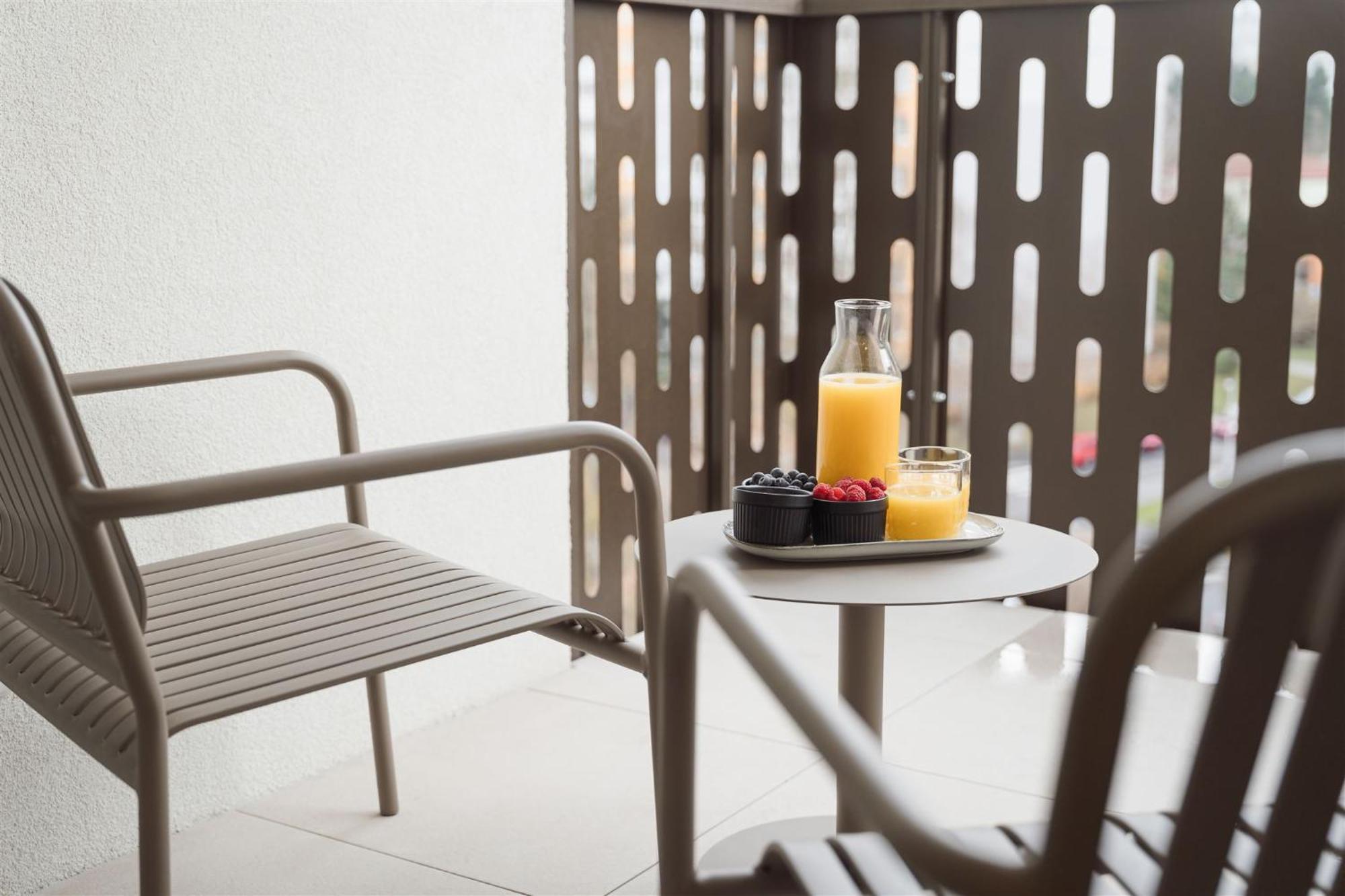 Luxury Sunny - Garage Parking, Metro, Balcony, Ps5 With Games Praag